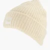 Beige Muts
