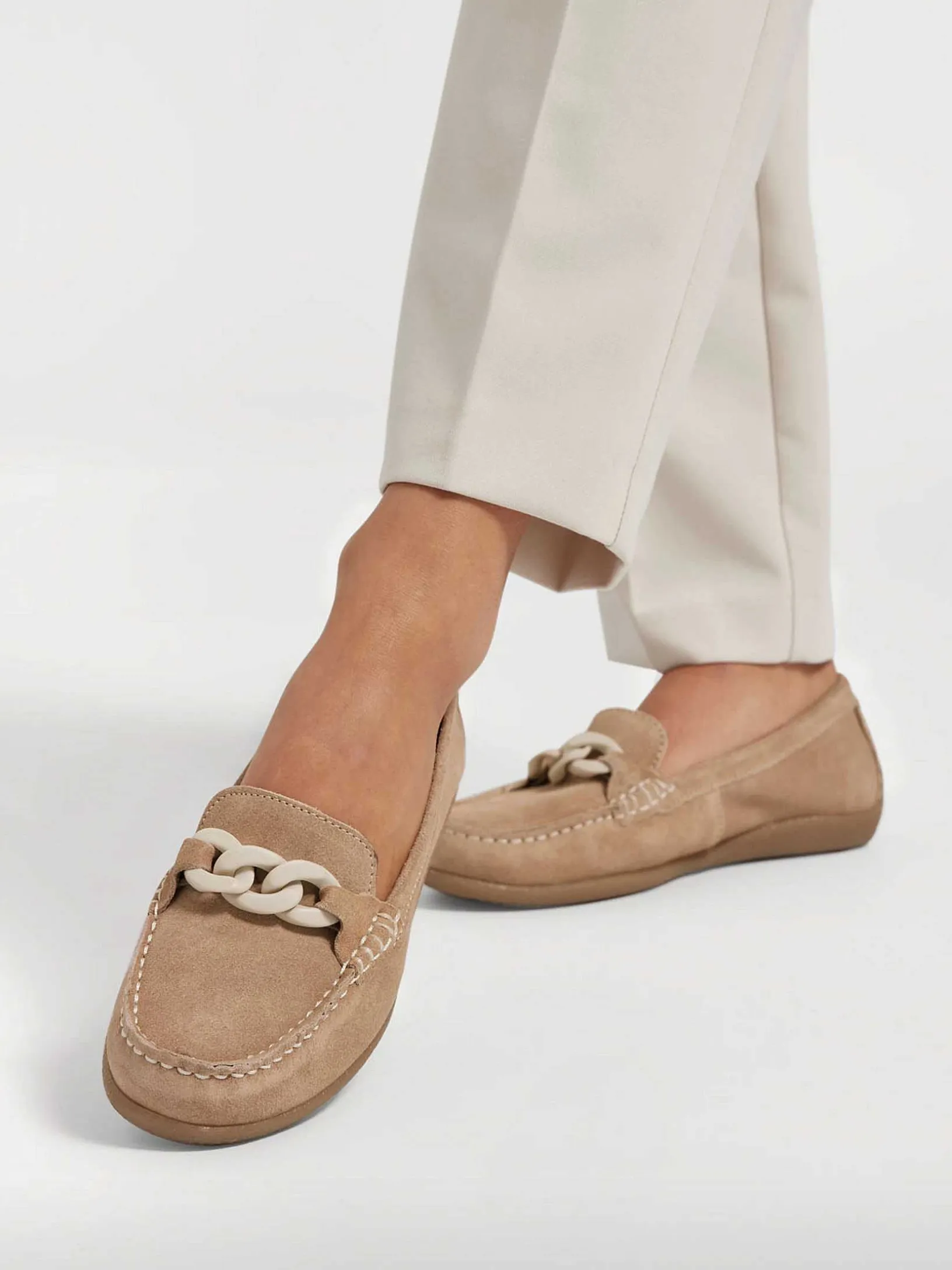 Beige Suede Instapper Sierketting