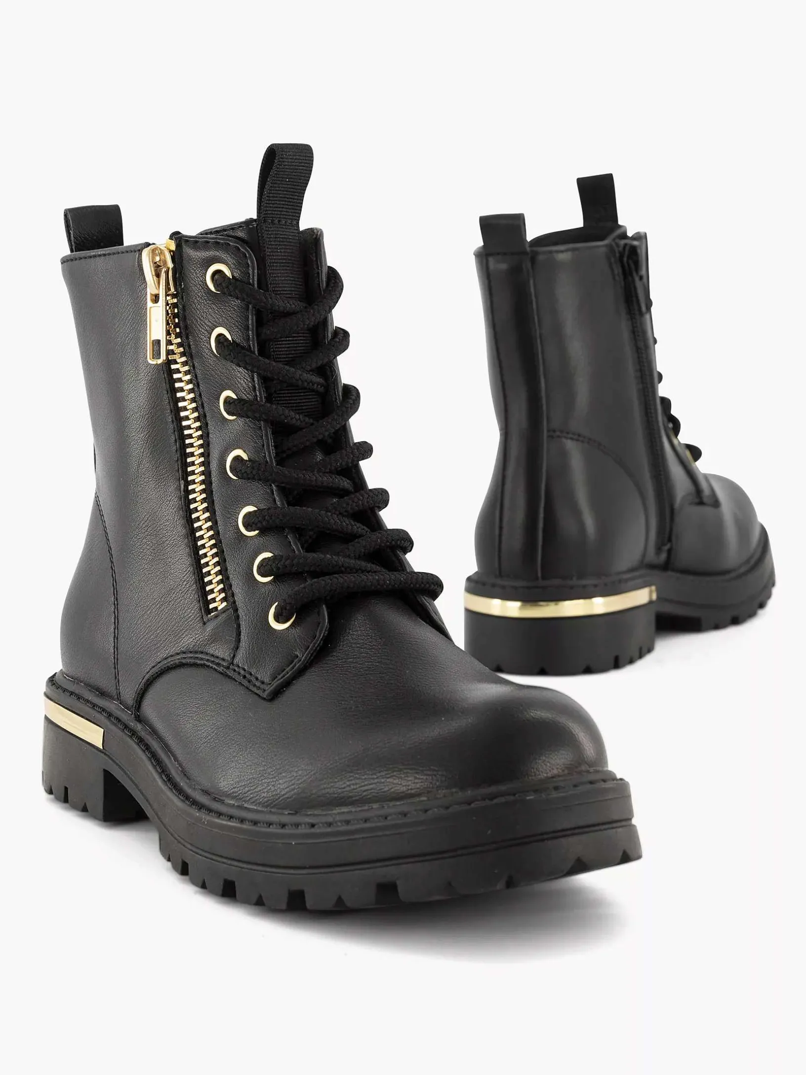 Zwarte Veterboot